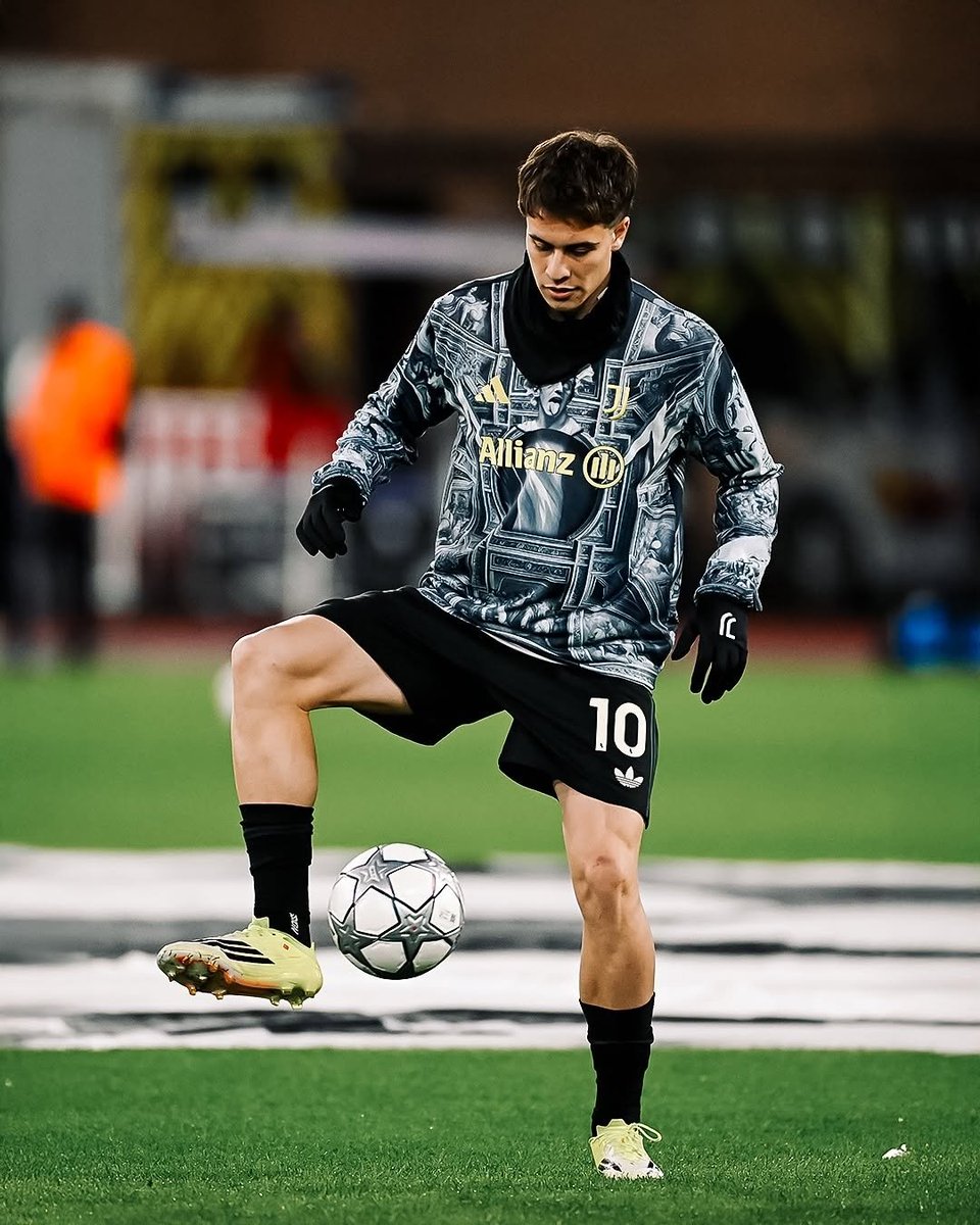 k e n a n tweet media