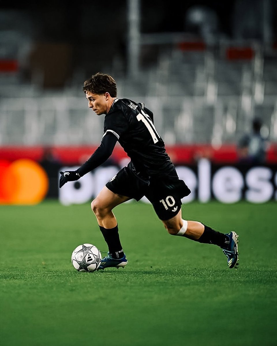 k e n a n tweet media