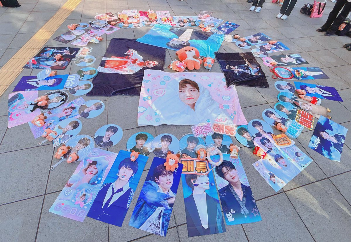 メテュペン 集合写真会のお知らせ🦊

2/19にKアリーナで行われる『[HERE&amp;NOW] ENCORE IN KANAGAWA』にてメテュペン集合写真会を開催します‼️

『メテュへの愛があれば誰でも大歓迎🙆‍♀️』
 
参加してくださる方はリプor DMください！OCに招待させていただきます！

#석매튜 #SEOKMATTHEW #ソクマシュー