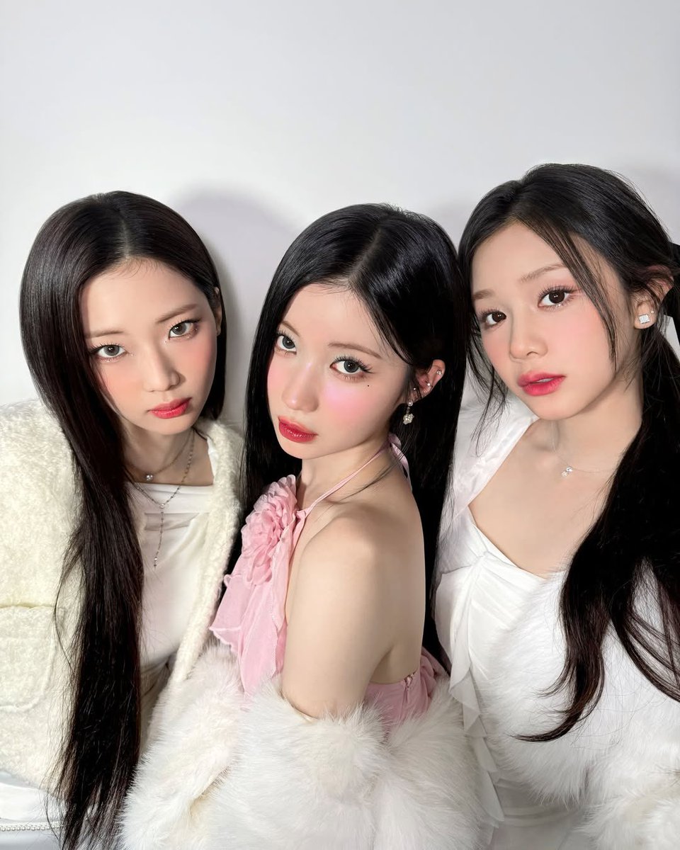 [📸] 260216 A-EYE OFFICIAL

แบรนด์ A-EYE มาลงรูปของน้องแพร น้องรุกะ และน้องอาสะค่ะ น้องแพรกับลุคนี้สวยคลีนมาก คุณหนูคนสวยมากค่ะ 👸✨

#PHARITA #파리타 #BABYMONSTER