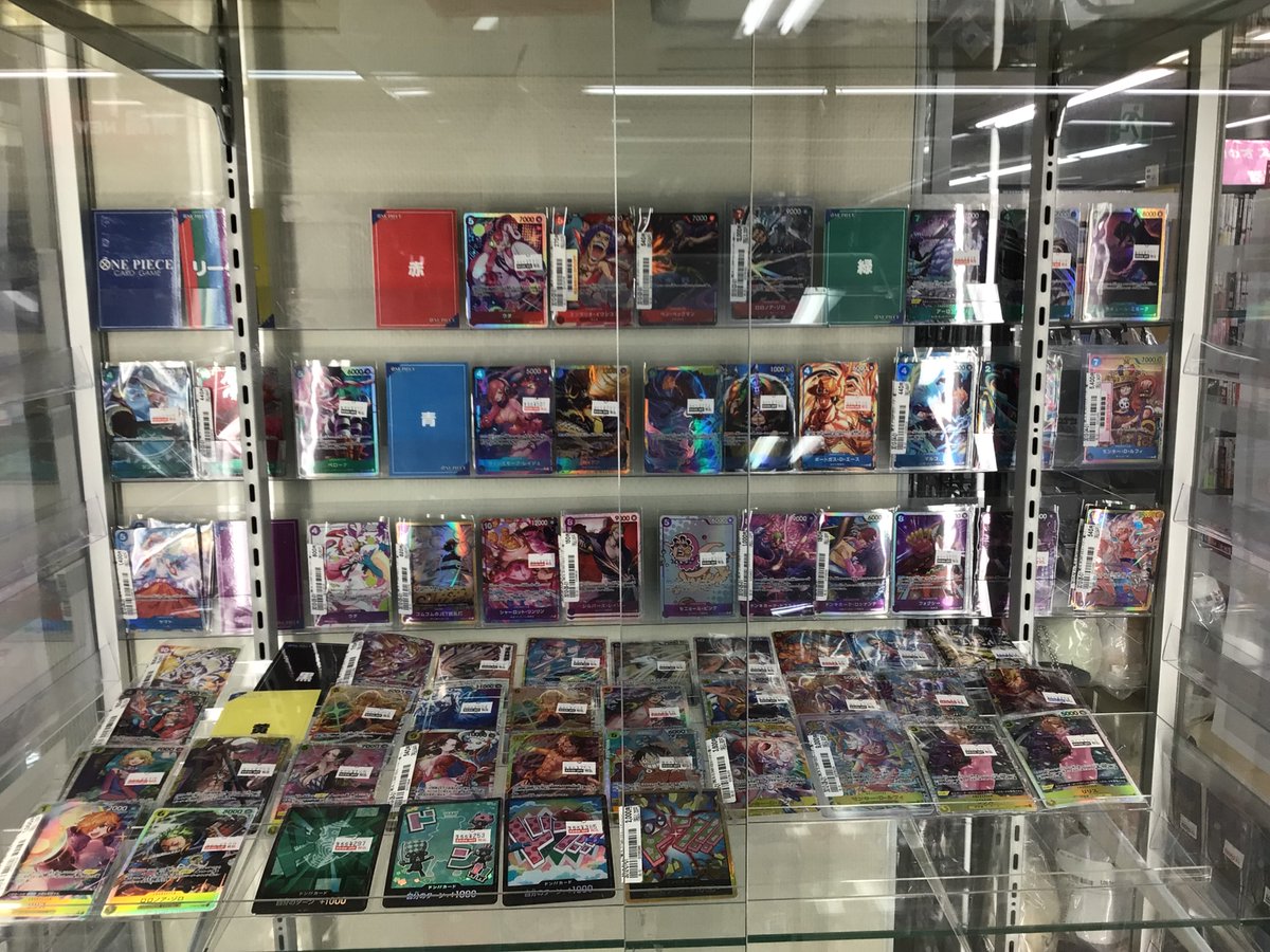 ✨ショーケース移動しました✨ ポケモンカードとワンピース、遊戯王