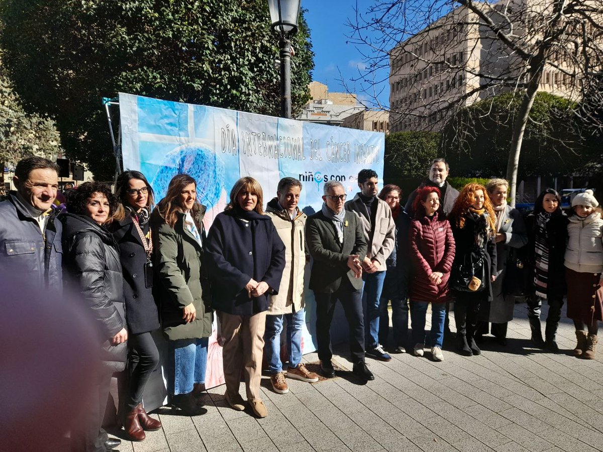 ABUnidasPodemos's tweet photo. #UnidasPodemos estuvo en el acto del Altozano junto a Afanion por el Día Mundial del Cáncer Infantil. No solo apoyamos: defendemos una sanidad pública fuerte que cuide a niños, niñas y también a sus familias. https://t.co/9PSegVJuY0