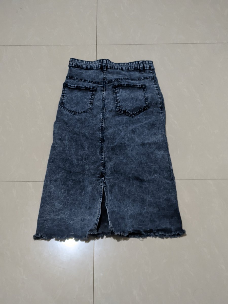 jenalasa's tweet photo. 1. cardigan babyblue (10k)
2. rok jeans (22k)
3. cardigan ungu (15k)
4. vest (10k) https://t.co/gZo6SSX31t