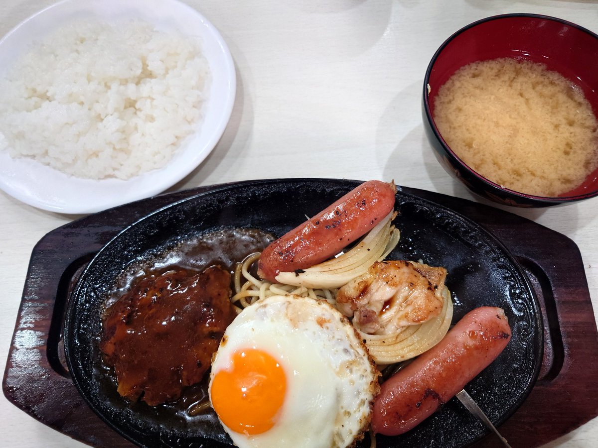 昨日はCLS東高円寺P4matchで１位。主催者氏に粒プッシュで押されるも一昨日の反省を忘れず２ゲーム目からはサーブを変更して巻き返し。その後はコンプライアンス的に心配な名前のお店で遅いランチを食べ、ファンボールで耐久８試合。全員ほぼＣ級で負け越すも、僅差の試合多く、いい内容だった。