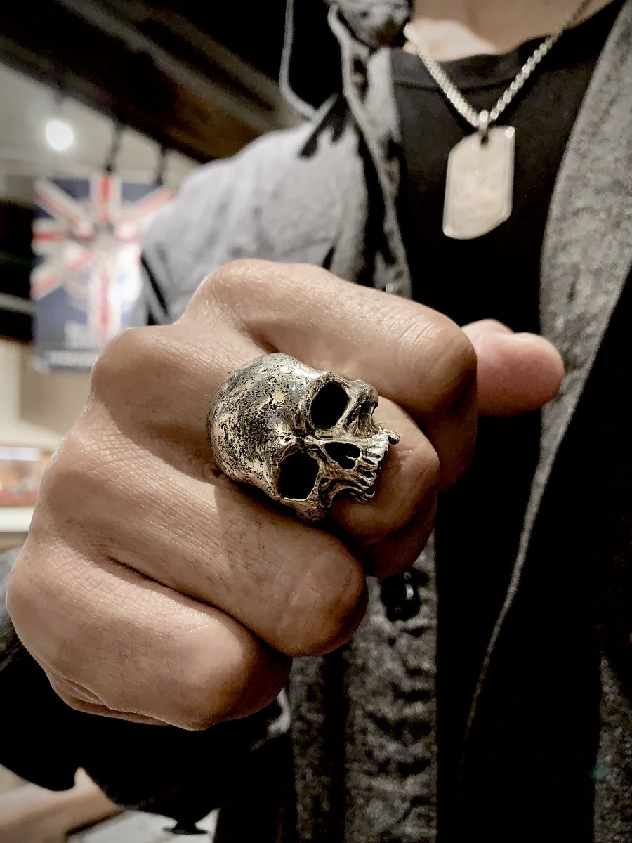 XX OSSUARY SKULL RING』は、その名に相応しく、解剖学的正確さを追求