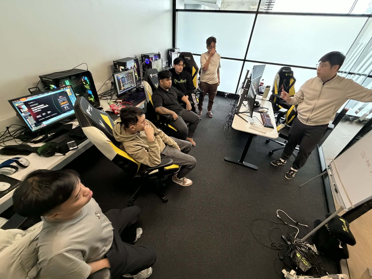 Execration tweet media