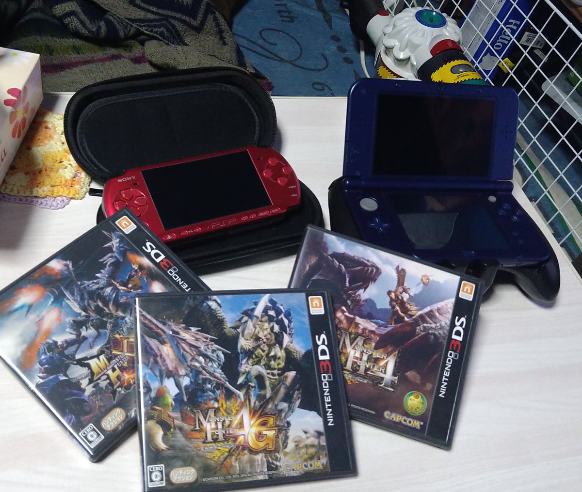 PSP3000と NEW3DSLLとモンハンソフト また金曜日色々掃除しながら取っ