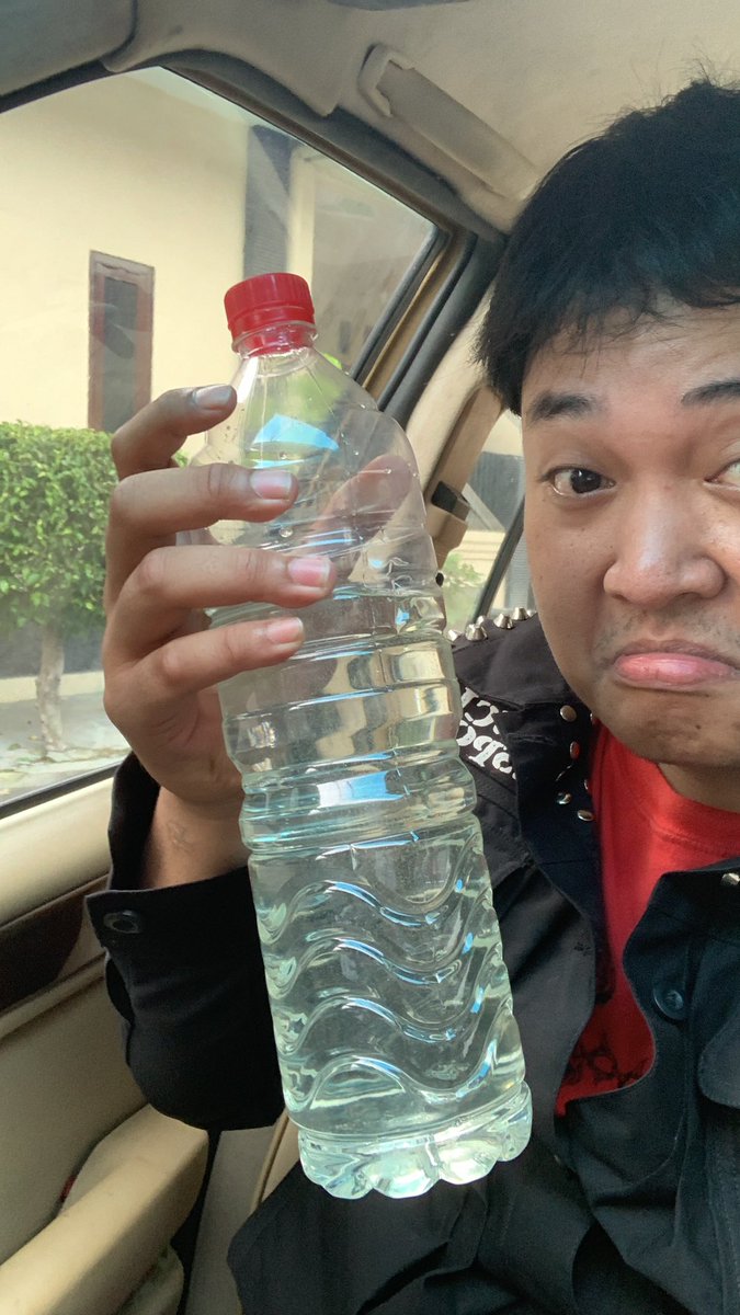 Paranoiac tweet media