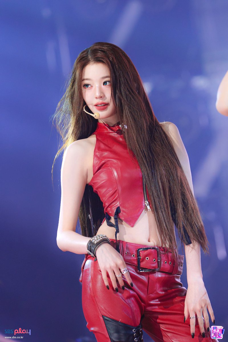 eternal1young's tweet image. 인기가요 현장포토 #장원영