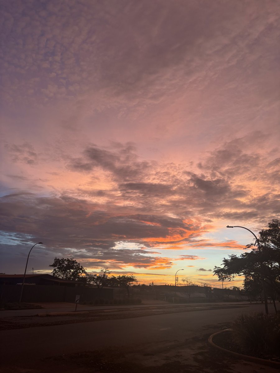 Capt_Chronicles's tweet image. Another sunset.
Another day conquered.
Grind continues tomorrow.