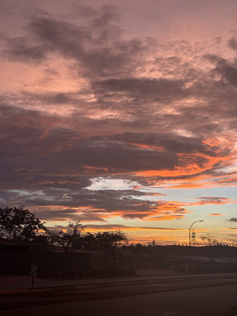 Capt_Chronicles's tweet image. Another sunset.
Another day conquered.
Grind continues tomorrow.