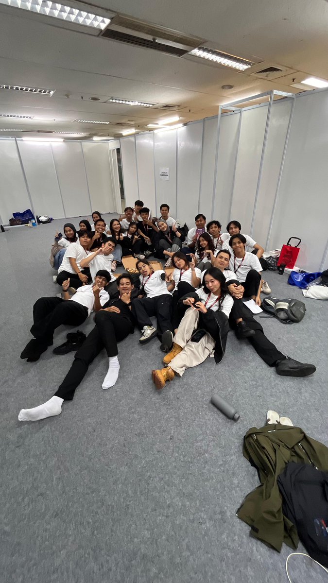 Zoooee212's tweet photo. IIMS 2026🥹❤️🫂 https://t.co/Dy7YdIGuVb