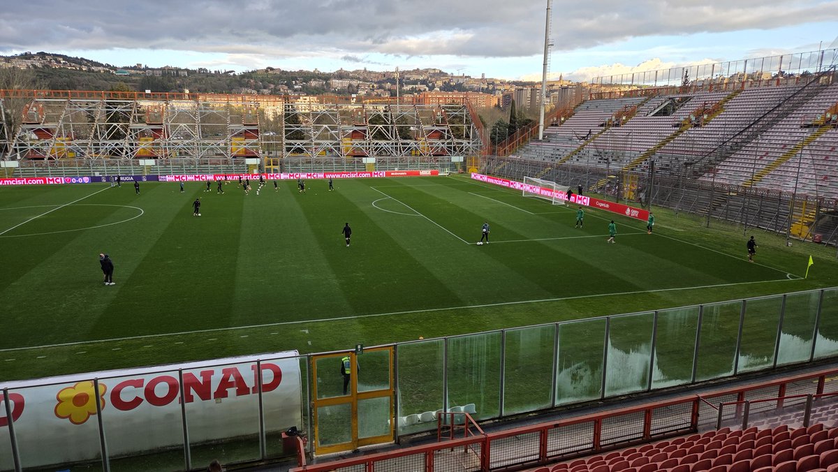 予定通りイタリア、ペルージャさんのスタジアムと練習場を訪問しました！

ヨーロッパのピッチには珍しくハイブリッドターフの入っていないピッチで、ゴール前に張り替えの跡があり、大変な管理なのだろうと感じました。

次回は勝ち試合が観れたらと思います！
ありがとうございました！