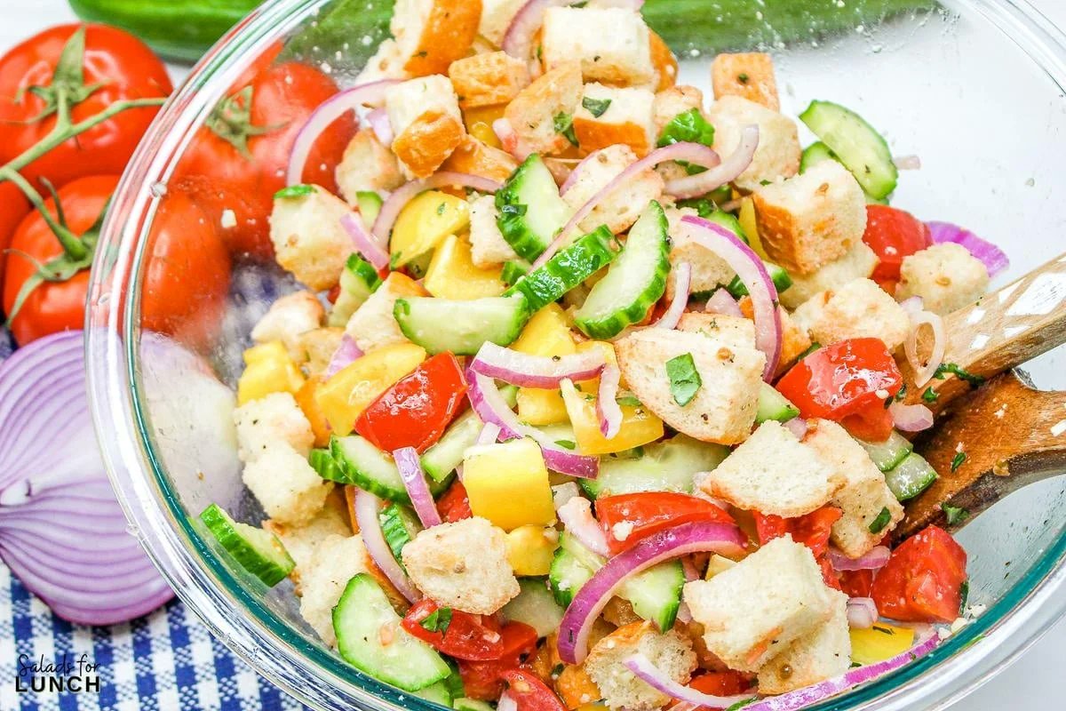 Panzanella Salade. Nieuw op #Olijfolie &amp; Meer. Zie hier: olijf-olie.blogspot.com/2026/02/panzan…