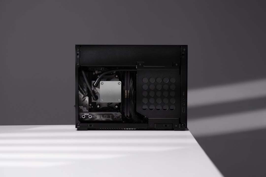 GlobalLianli's tweet image. When small form factor meets partial loop. 🔥

Cr. @chrisrussell.pc

#lianli #sff #pc