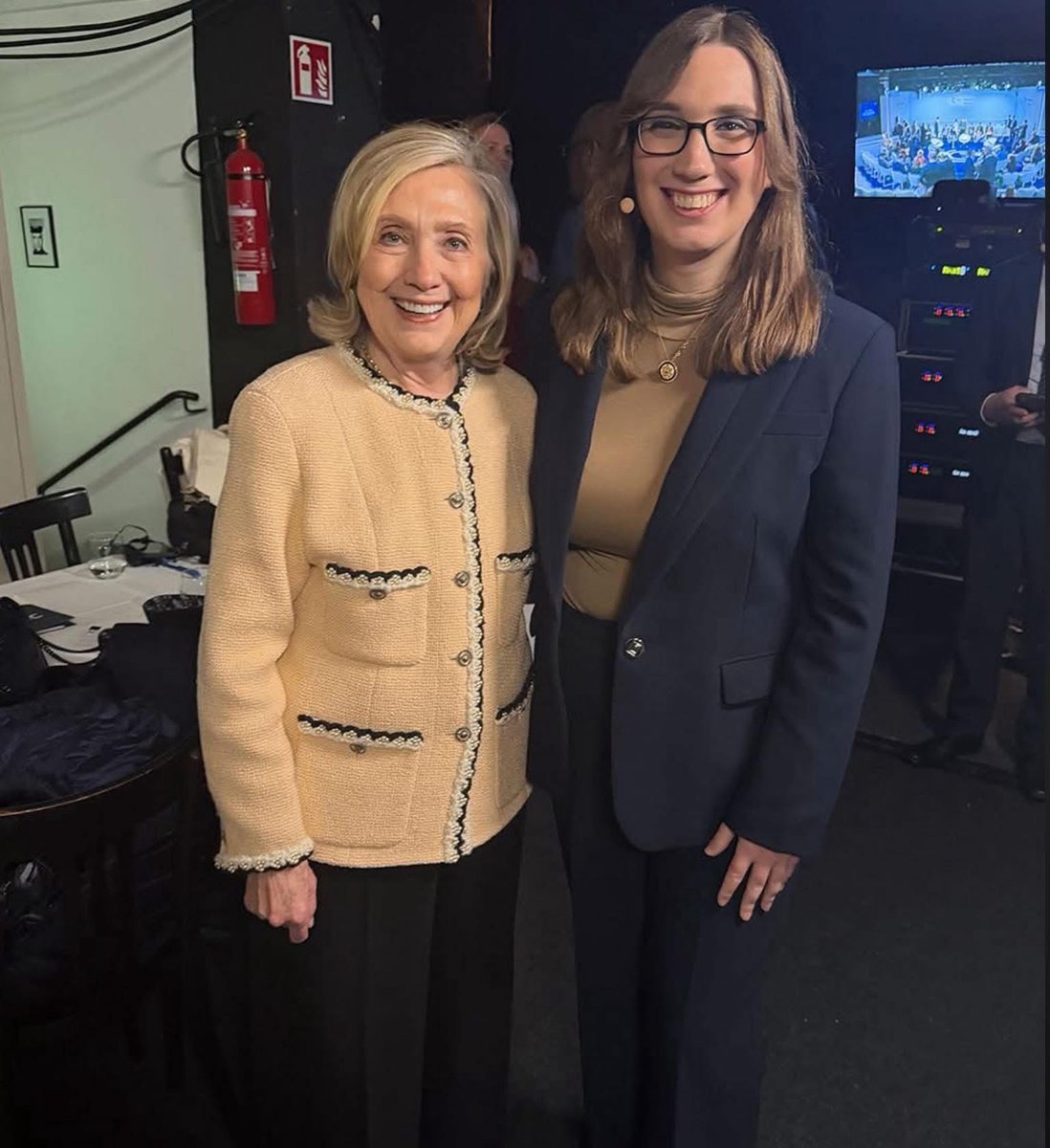 Clown World ™ 🤡 tweet media