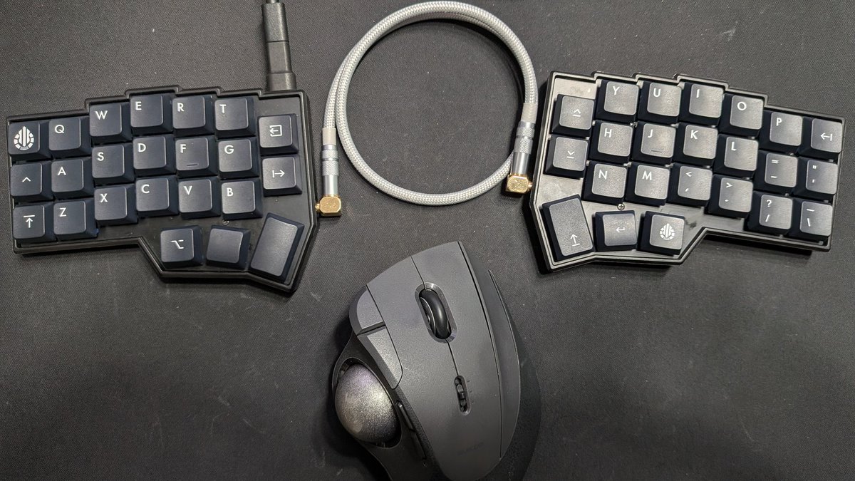 MzkElgar's tweet photo. #AcidCaps
#crkbd (v4 choc) https://t.co/Hp8WRQoroB