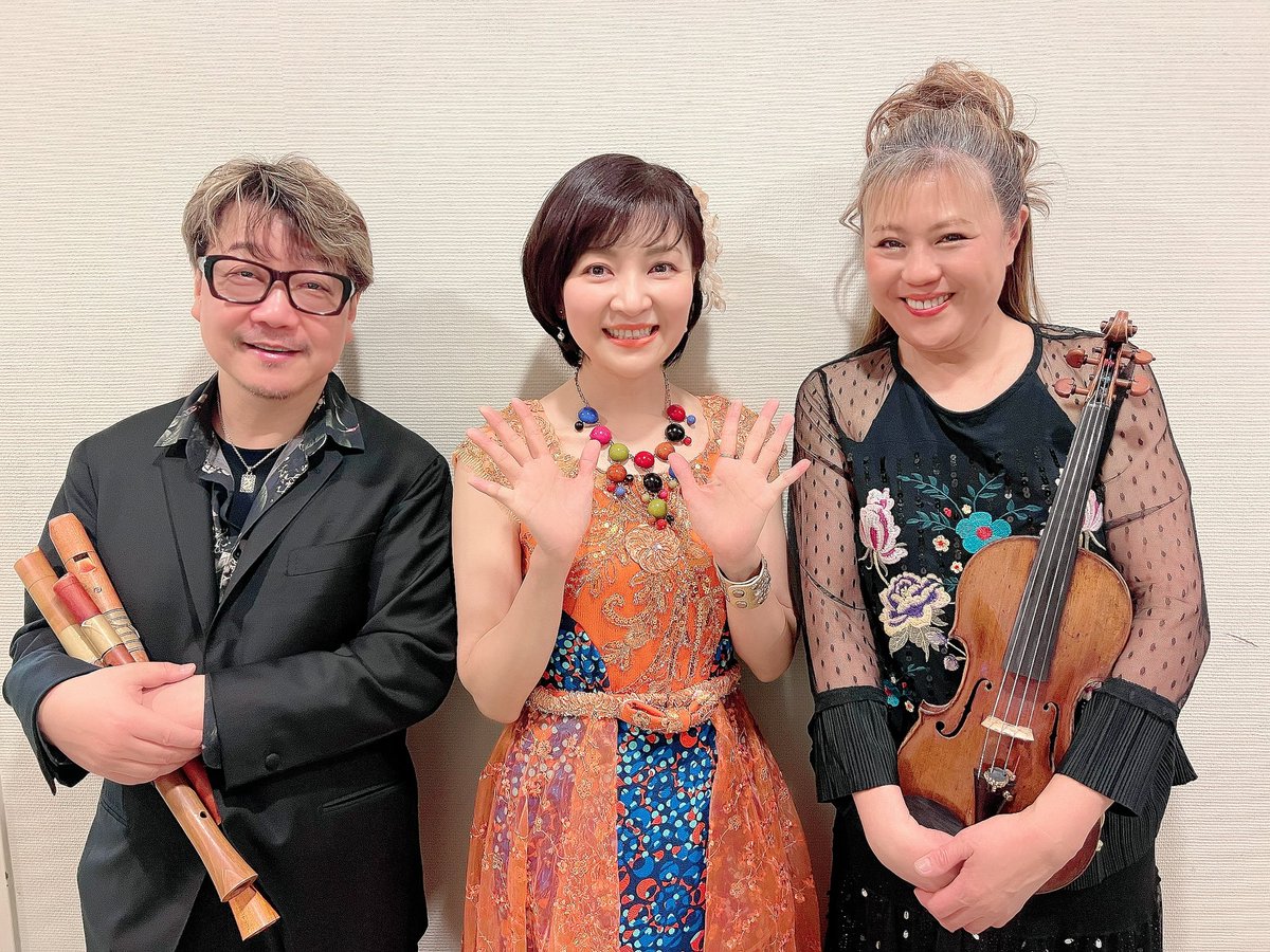 honnayoko's tweet photo. 第21回せいせきハートフルコンサート
『耳をすませば』での演奏と、演奏の動きのモデルを担当されたお二人をゲストでお迎えすることができました！
ヴァイオリニストKaoさん（@Kao_MINGLE）
リコーダー&コルネット奏者の濱田芳通さん（@Anthonello_ ）。
1995年の映画公開当時にタイムスリップするかのような演奏でした🎶🎻🪈

地域に根ざし、作品が長く愛され続けていることは、わたしにとりましても何よりの喜びです。
多摩市、聖蹟桜ヶ丘を、これからも盛り上げてまいります✨

#せいせきだいすきだ
#せいせきハートフルコンサート
#本名陽子