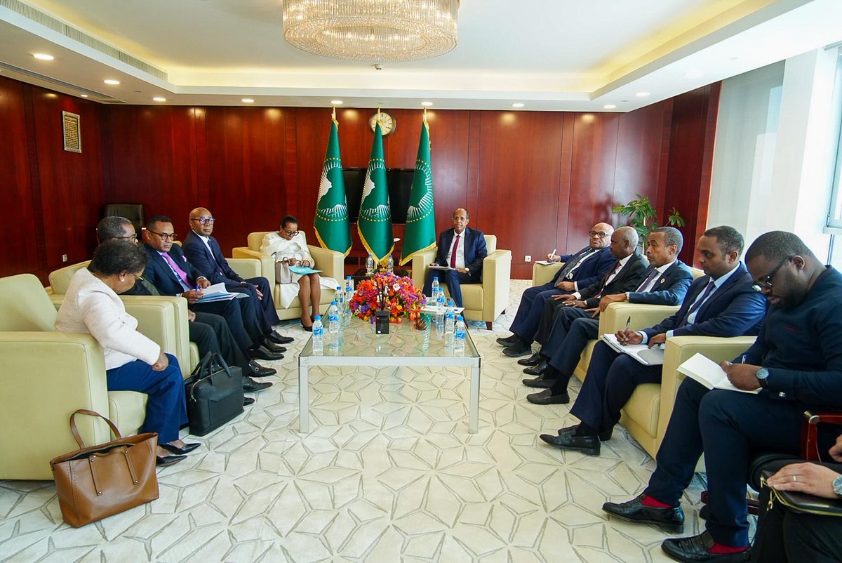 Audience importante aujourd’hui du président de la commission qui a reçu la Ministre des Affaires Étrangères de Madagascar pour faire le point sur la situation de ce pays et assurer Madagascar du soutien de l’UA dans cette période de transition.