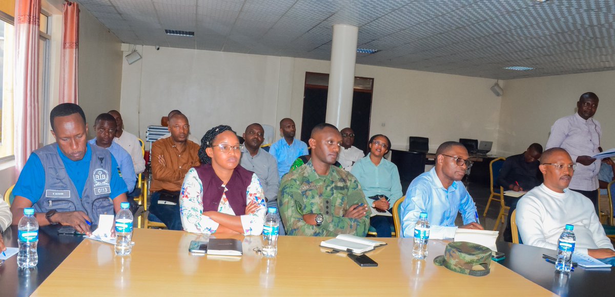 Aka Kanya: Umuyobozi w'Akarere <a href="/RichardGasana/">GASANA Richard</a>
ari kumwe n'izindi nzego, ayoboye inama y'Umutekano itaguye y'Akarere yitabiriwe n'Abanyamabanga Nshingwabikorwa b'Imirenge. <a href="/RwandaLocalGov/">Ministry of Local Government | Rwanda</a>
<a href="/RwandaEast/">𝐄𝐚𝐬𝐭𝐞𝐫𝐧 𝐏𝐫𝐨𝐯𝐢𝐧𝐜𝐞 | 𝐑𝐰𝐚𝐧𝐝𝐚</a>