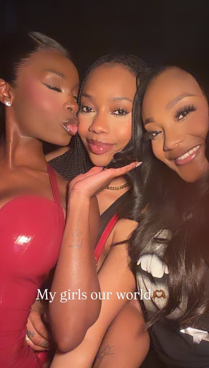 Olandria and her Bama Baddies bless us with a selfie!