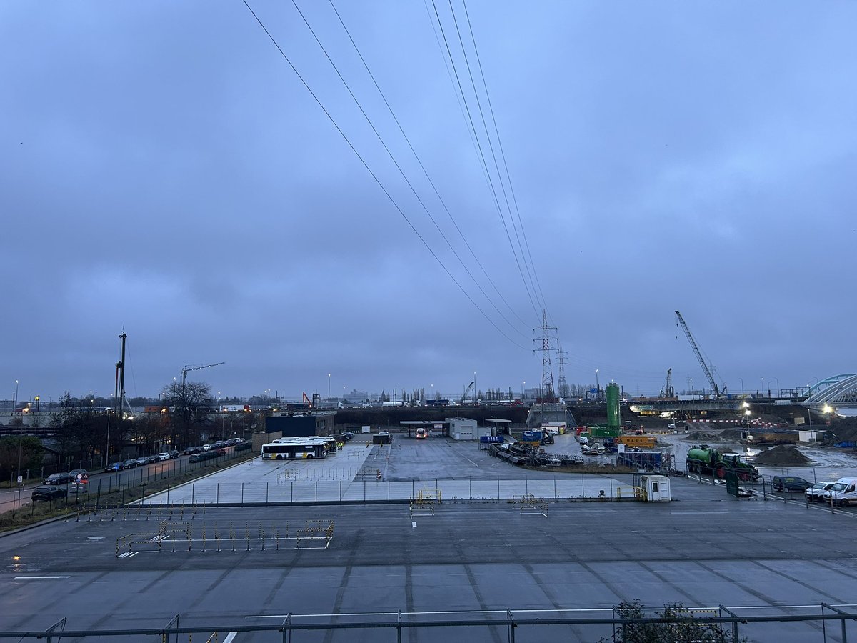 Goedemorgen 
Henk zit weer in Antwerpen t/m woensdag. En ik heb vandaag een medicijn wissel, kijken of mijn suiker hier wel goed op reageert 🤞🏻🤞🏻🤞🏻
Verder achter de laptop en short track kijken 😉
Fijne dag, dag hoor 👋🏻