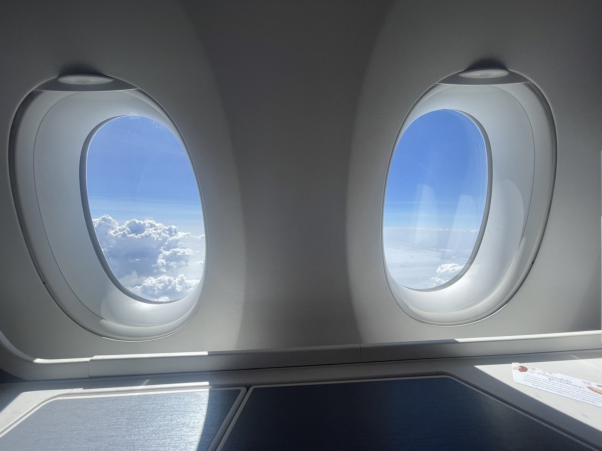 9 ชม.บินคือ พอเป็น BC แล้วเร็วมาก ยังไม่คุ้มเงินเลย Eco คือ ยืนบิดตั้งแต่ 2 ชม.แรก