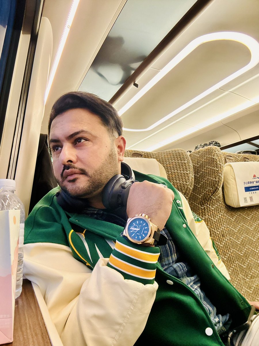 Capt_Chronicles's tweet image. Built for palaces.
Born for passports.

#doublehilton 
#Bullettrainchina