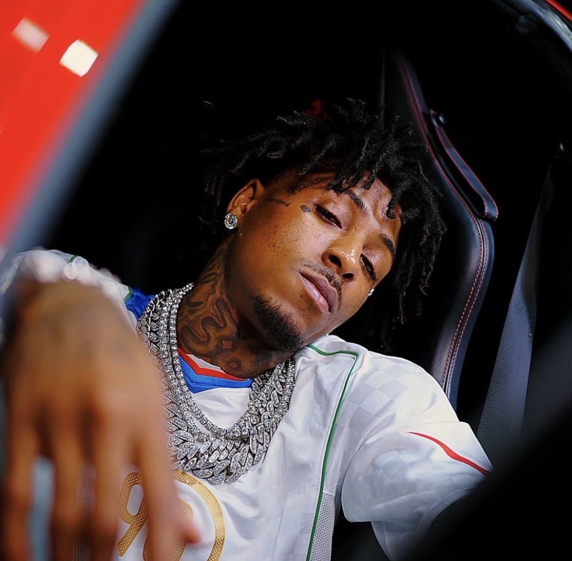 AkzWhoMatter tweet media