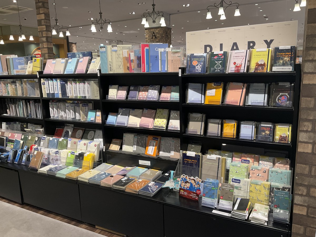 心機一転、何かを始めたくなる季節。
2026年の春手帳を種類豊富に取り揃えています！
新たな目標や、日々のワクワクを新しい手帳に詰め込みましょう🤩
お気に入りの一冊をぜひ店頭にてお探しください👀
