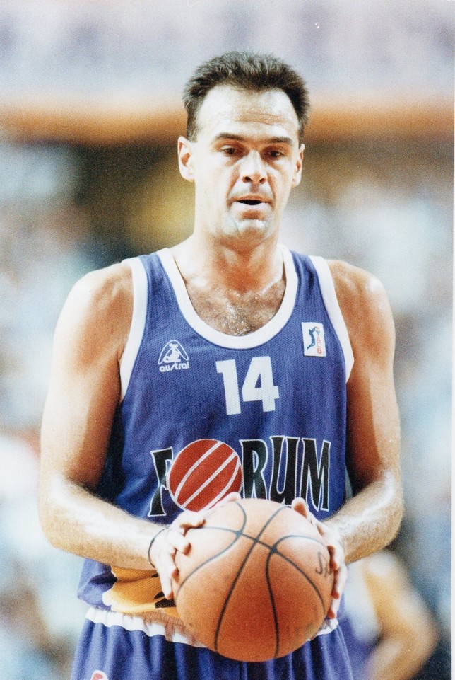 🎂 Hoy cumple 68 años Oscar Schmidt Becerra.

🔝 Uno de los mejores anotadores de la historia del baloncesto mundial.

🔥 Máximo anotador de la ACB en la 93-94.
🔥 Mayor anotador total de la ACB en la 94-95.

Nunca te olvidaremos en Valladolid, Oscar. ¡Muchas felicidades!