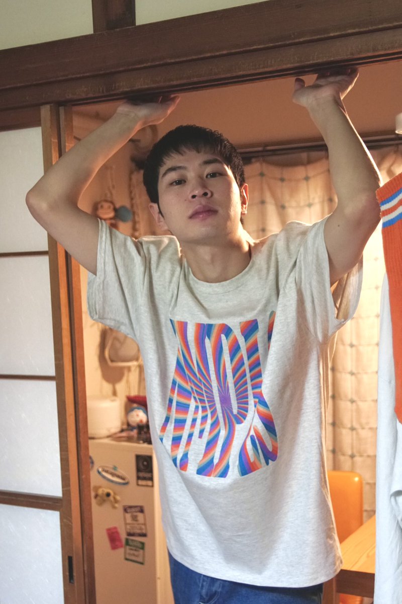 namplas_band's tweet photo. ⚡️New Goods⚡️

  NMPLS Marble T-shirts🌈
           M-XXL  ¥3,500

2026年の新作Tシャツは
サイケデリックなロゴを大胆プリント！
淡いアッシュカラーのボディが絶妙にかわいい！

これを着てナンプラーズのライブにたくさん遊びに行っちゃおう〜！🌀

ライブ会場で販売してます！ https://t.co/pgEi4n4kcN