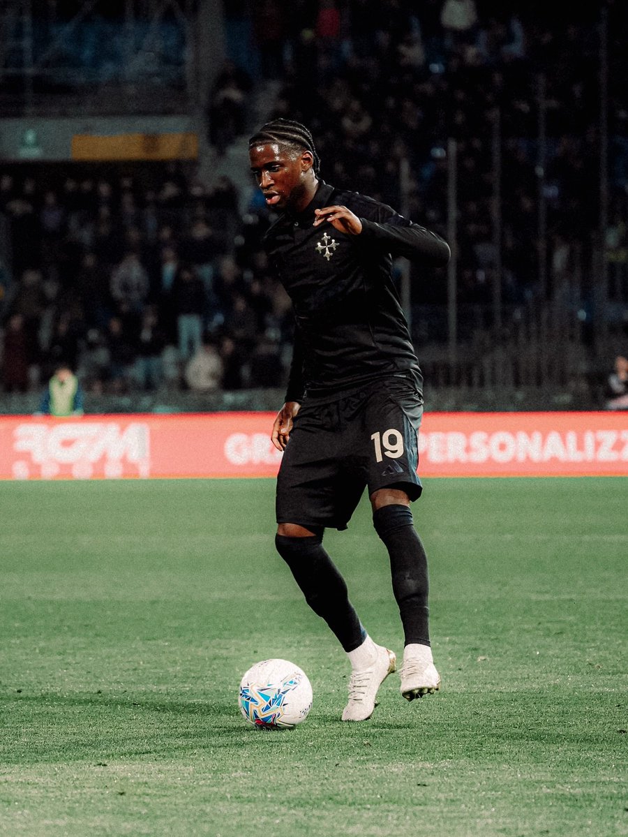 _PointDePenalty's tweet image. Le dernier maillot de Pise en match..