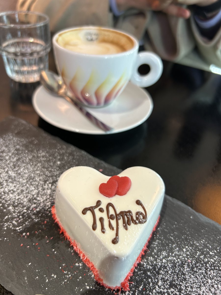 timelessflo's tweet image. 🍰🥧