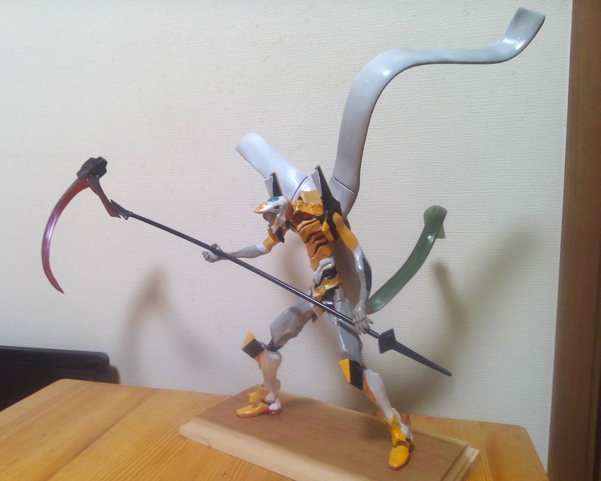 Mark_09，もう一つの姿。
2/22（日曜日）のみの出展です。よろしくお願いします。大味なモデルですが…（汗。サイズはバンダイ社のLMHGぐらい？　でしょうか。ノンスケールです。胴体パーツの組み替えで、もう一つの形態と選択式のキットになります。ポーズは固定です。
#エヴァフェス