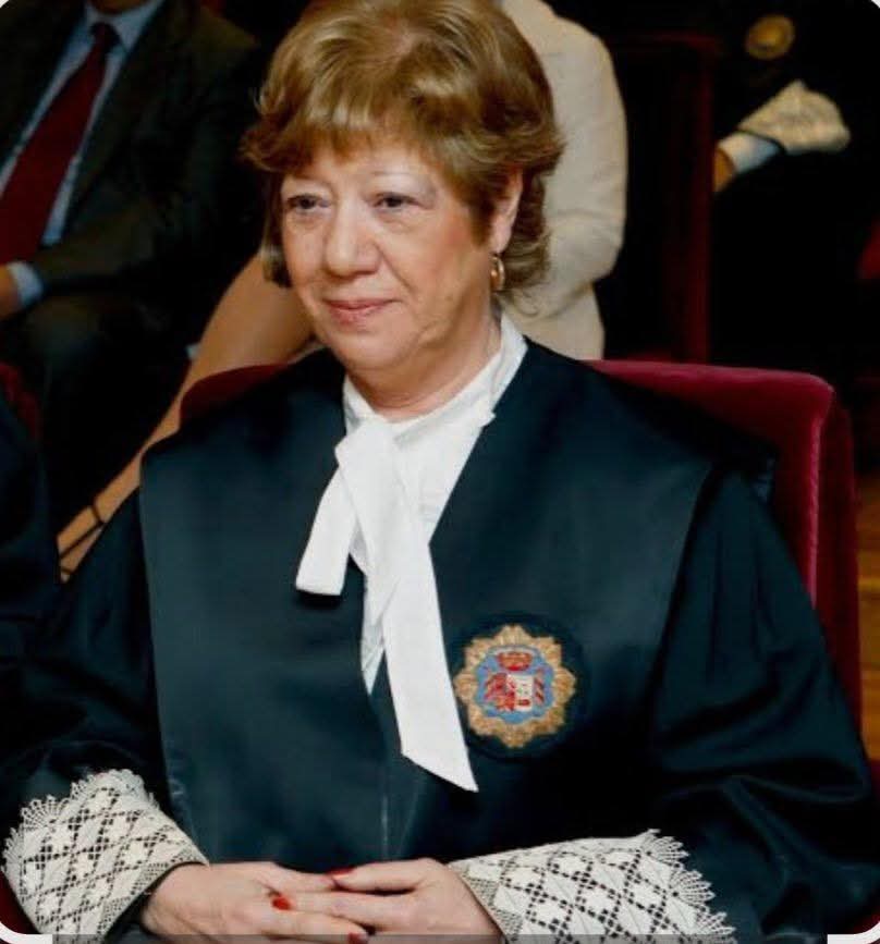 Angela Murillo. La jueza q d verdad enterró la estructura d ETA. Miró al asesino Otegui a los ojos y le dijo verdades como puños.
Objetivo prioritario d la banda en los 90 y nunca se achantó.

Muere y sólo silencio.

Olvidamos rápido a quienes nos defendieron del terror. 

DEP 🇪🇸