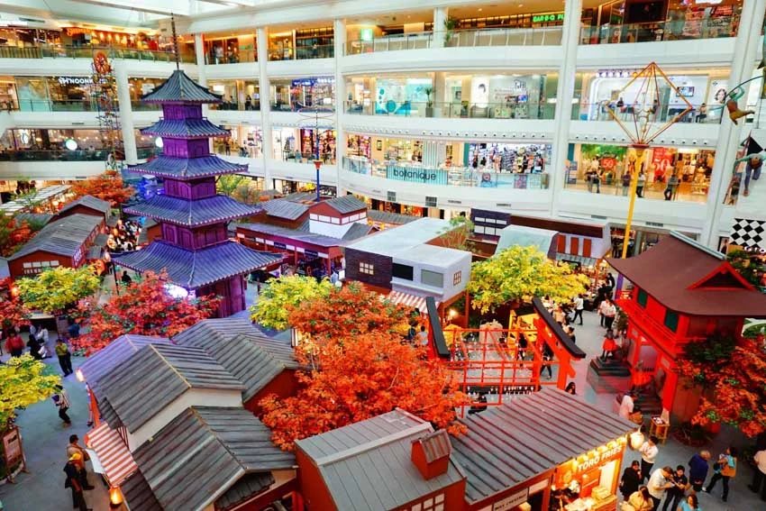 papunjaeat's tweet image. เห็นผ่านตาบ่อยหลายๆงาน เลยไปหาอ่านว่าจ้างใครทำอีเว้นท์  สิ่งที่น่าสนใจคือ เขาไม่ได้จ้างเอเจนซีภายนอกมาจัดการทั้งหมด แต่เลือกสร้างทีม In-house ของตัวเองขึ้นมากว่า 100 ชีวิต ดูแลทั้งสองสาขา คือ ซีคอนสแควร์ ศรีนครินทร์ และซีคอน บางแค 

มีโครงสร้างการทำงานชัดเจน