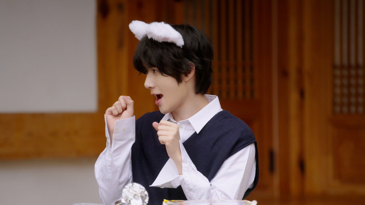 TXT_bighit's tweet image. [TO DO LIST📝]

그냥 가기 아쉬워서 
작고 소중하지만 모아를 위해 모아 왔어요 🎁

잠시 후 오후 9시⏰ TO DO 에서 만나요!

#투모로우바이투게더 #TOMORROW_X_TOGETHER #TXT #TODO