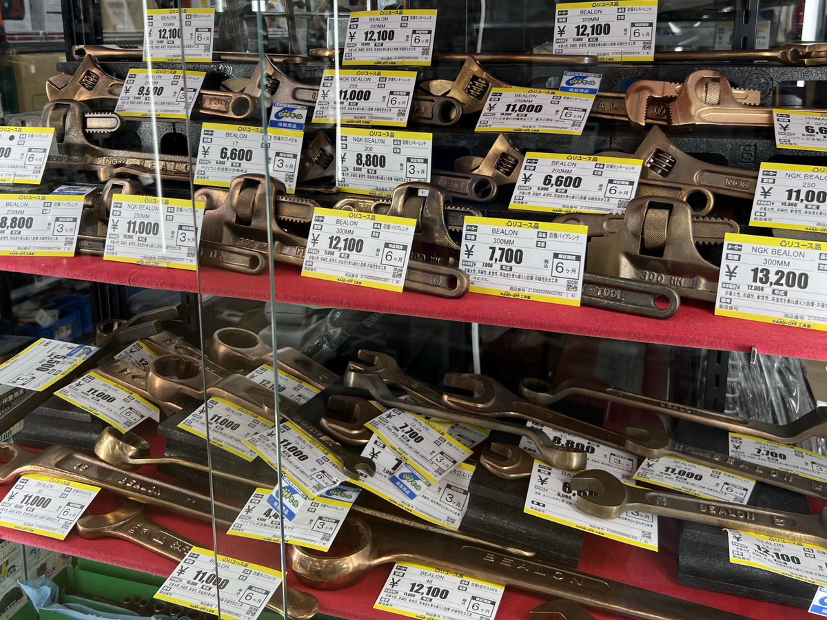 このアンティークのような工具は全て防爆工具　こいつらが爆発に耐えたり爆散しない工具という意味ではなく、火花が出ないベリリウム銅製なのだ
ちなみに非磁性なのでワイはそちらの意味で愛用しておるぞ