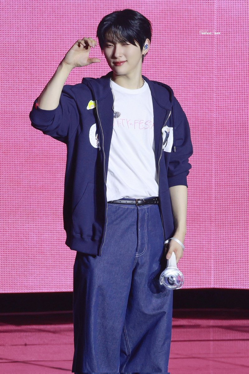 𝑺𝑾𝒆𝒆𝒕𝒆𝒔𝒕 𝑩𝒆𝒂𝒓 ᰔ tweet media