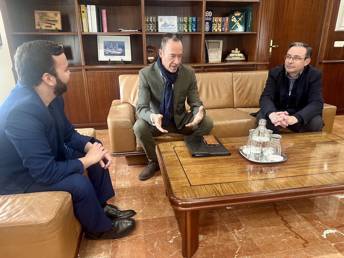 ✍🏽Reunión de trabajo entre el subdelegado <a href="/JNievesMartinez/">Juan Antonio Nieves</a> y el nuevo director provincial del Instituto Nacional de la Seguridad Social (INSS), Fernando Bonache.

🤝El subdelegado y el secretario general le han dado la bienvenida, deseándole el mayor de los éxitos.