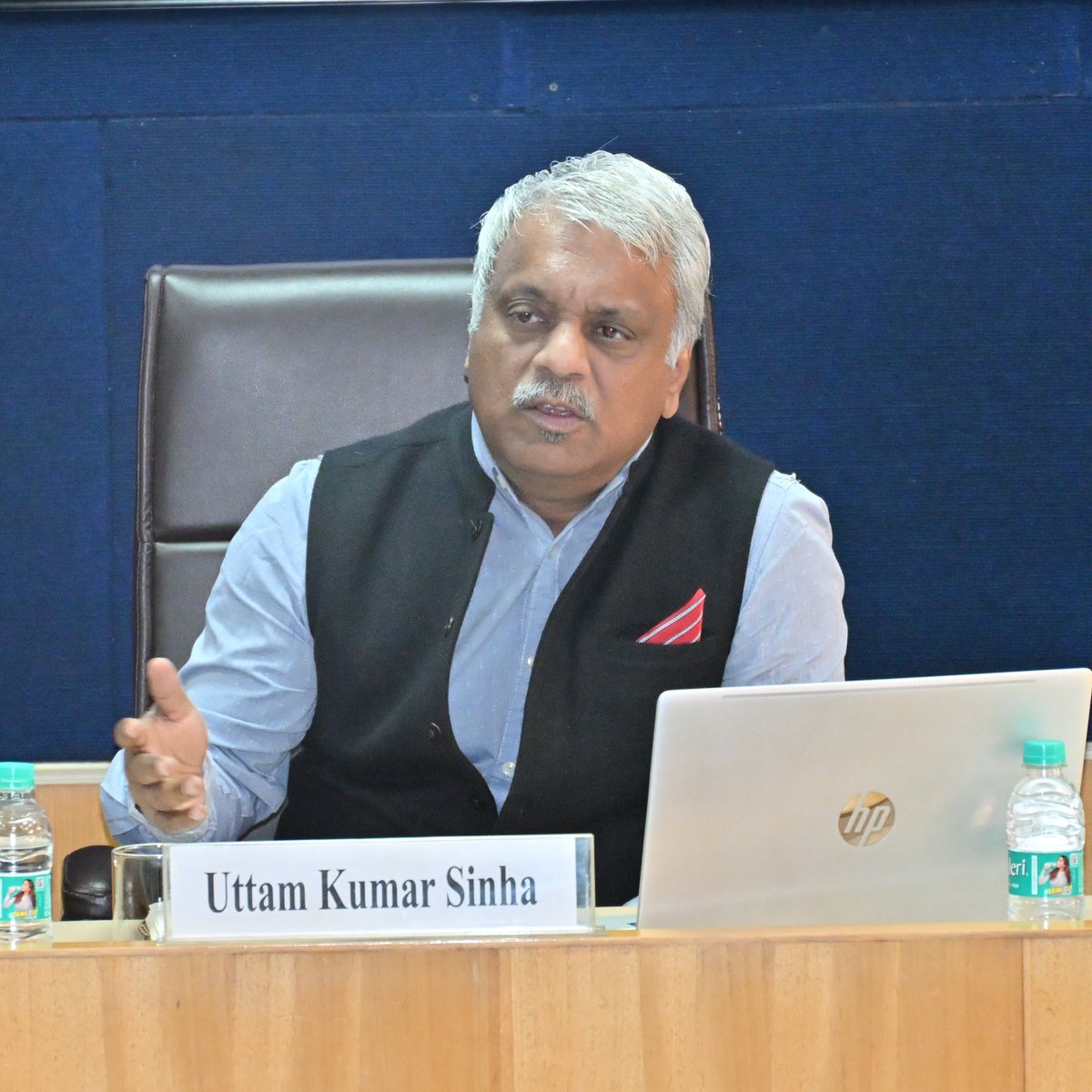 IDSAIndia's tweet photo. Dr. @Bipan_IDSA Research Analyst (NTS) spoke on "The Greenland Question in Arctic Geopolitics" at Monday Morning Meeting. Dr. @UKSinha_idsa Senior Fellow chaired the session. DG @SujanChinoy and @IDSAIndia scholars participated in the lively discussion. https://t.co/VhXsb1CUg5