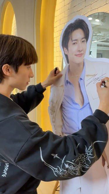 STANDEE เซ็นสดจากพี่จั๋ง 
 ใครไวคนนั้นได้ รีบก่อนหมดน้า 😍😍

#กันแดดอะลิเซ่ #กันแดด #ALESExPERSES 
#PERSES #PERSES_TH