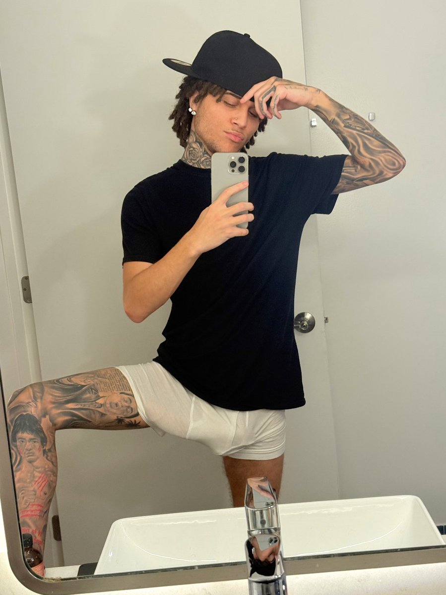 qtJodyyxoxo's tweet image. Whats one thing about me that will make you fall in love? (men only) 🏳️‍🌈