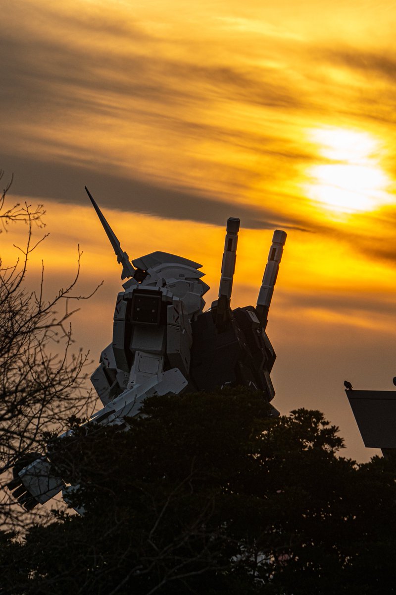 Life-size Unicorn Gundam 先週は雪に包まれた実物大ユニコーン