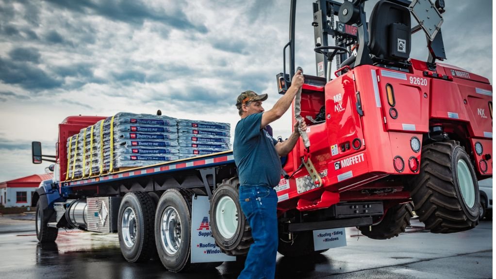 EngNewsZA's tweet image. [𝗖𝗔𝗣𝗜𝗧𝗔𝗟 𝗘𝗤𝗨𝗜𝗣𝗠𝗘𝗡𝗧 𝗜𝗡 𝗖𝗢𝗡𝗦𝗧𝗥𝗨𝗖𝗧𝗜𝗢𝗡] The capital equipment industry remains under sustained pressure as customers explore more flexible procurement models, says Shamrock's Kobus Cronje. 𝗥𝗲𝗮𝗱 𝗺𝗼𝗿𝗲: bit.ly/4tJiDuk
#ConstructionEquipment