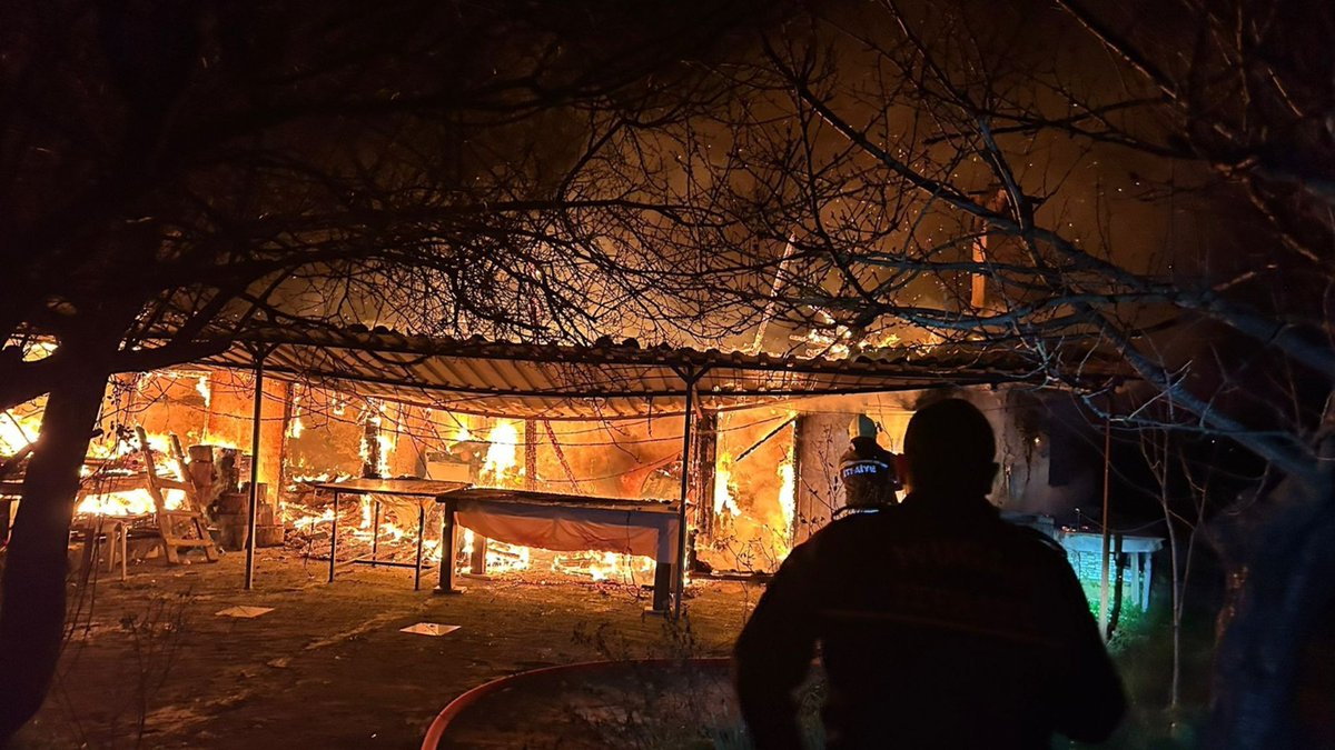 Menteşe'de ev yangını
mugladevrim.com.tr/haberler/mugla…