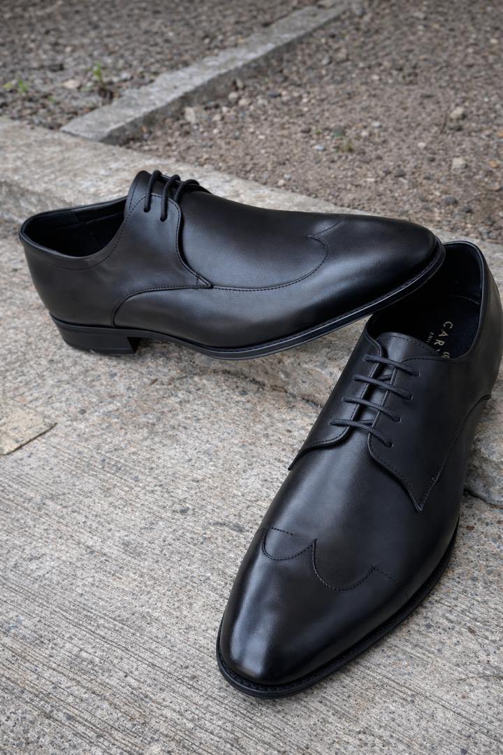 Ougandain's tweet photo. Oxfords; with or without the wingtip. https://t.co/AkTa8im7p8