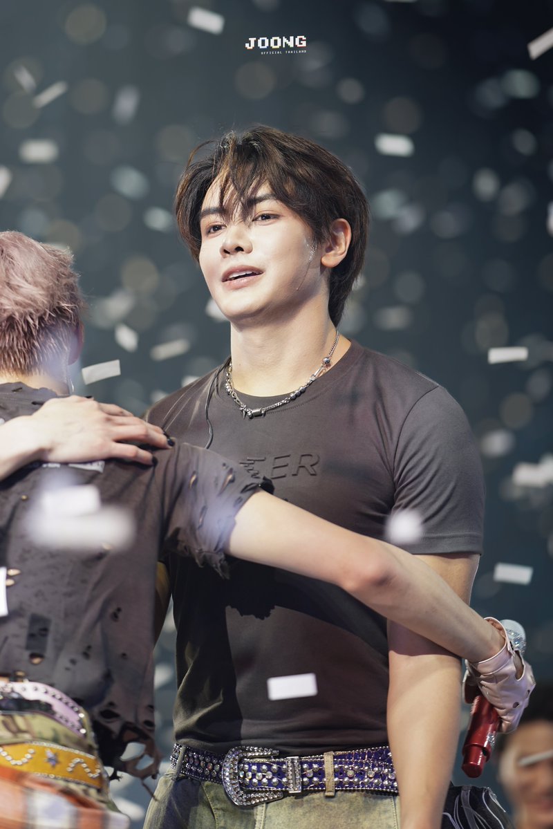 📝 [ <a href="/ChenRcj/">อันโดรเมด้า ชุน</a> #จุงอาเชน #JoongArchen ]

จบลงไปแล้วอย่างสวยงามกับ #RISERCONCERT ทั้ง 3 รอบ อยากขอบคุณทุกอย่างที่ทำให้คอนเสิร์ตในครั้งนี้เกิดขึ้น การเดินทางของจุงในฐานะศิลปินถูกเริ่มต้นภายใต้ความฝันเล็กๆที่ค่อยเติบโตขึ้นจากความรักของทุกคน