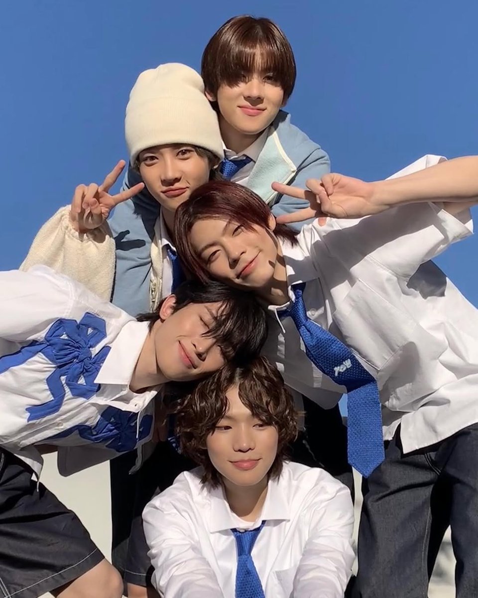 YungLaiiPN's tweet image. Just how fast the night changes? #POW 🩵

2023🥹                                2026😭